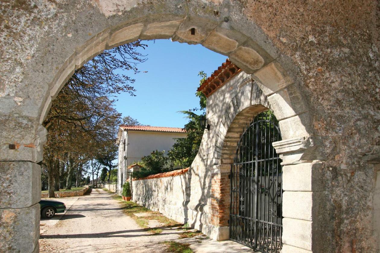 Kastel Pineta in Sveti Martin * Istrien Hotell Nedeščina Exteriör bild