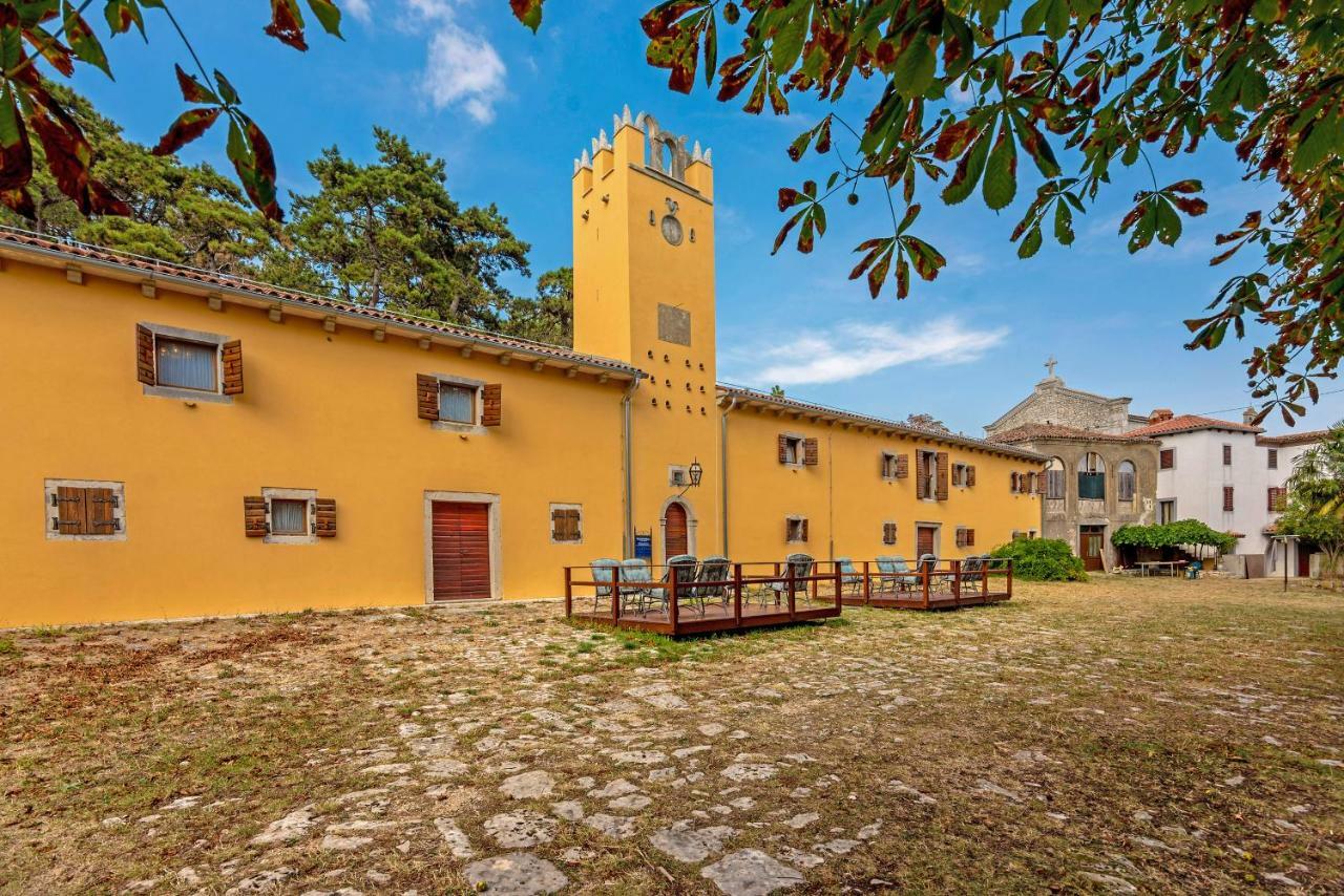 Kastel Pineta in Sveti Martin * Istrien Hotell Nedeščina Exteriör bild