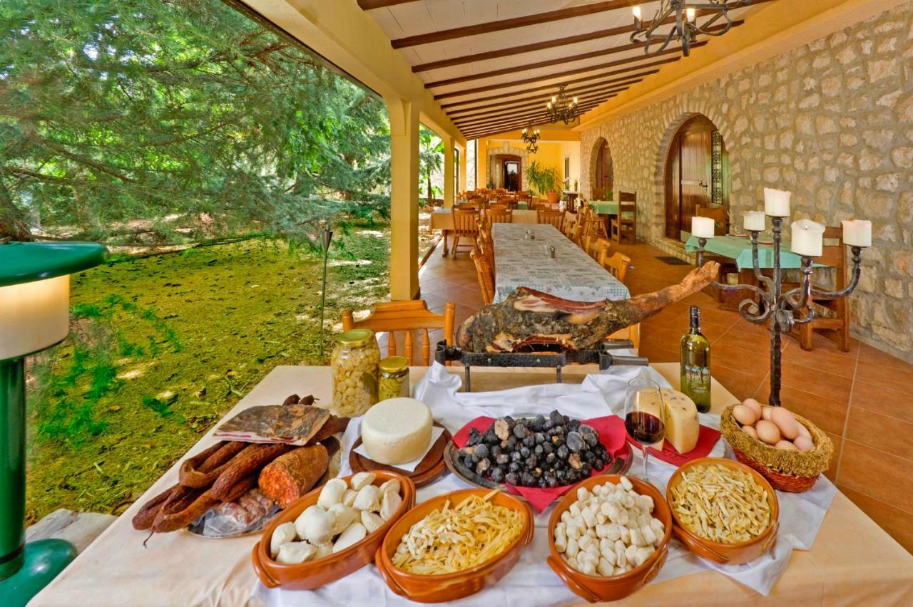 Kastel Pineta in Sveti Martin * Istrien Hotell Nedeščina Exteriör bild